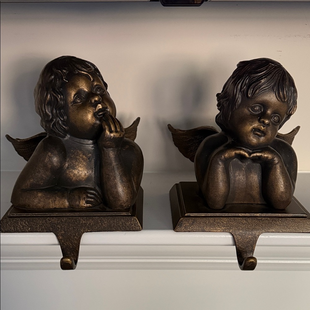 Grandeur Noel Collectors Edition CUPID Angel Set Mantel Bronze Stocking Holders